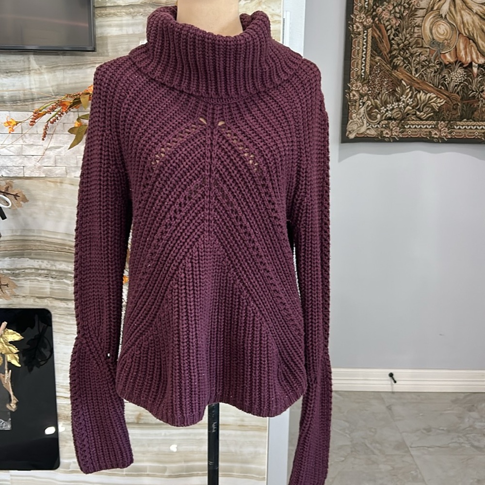 Halogen Burgundy Knit Turtleneck Sweater. Size L (838)